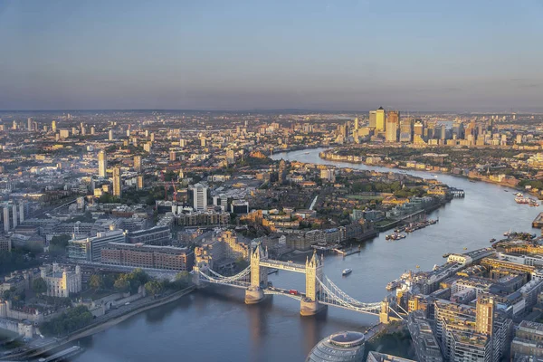 Ikoniska Tower Bridge och Londons skyline, skjuten från The Shard — Stockfoto