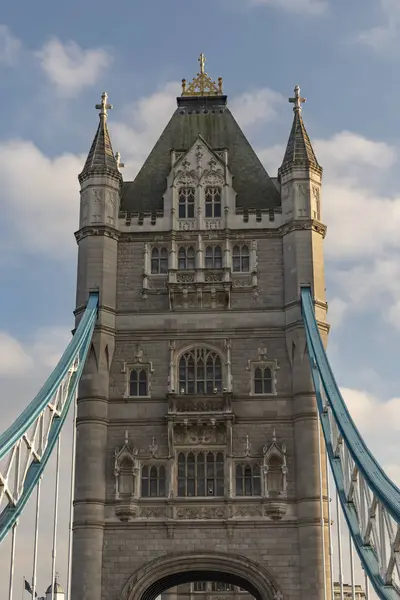 Tower Bridge zbliżenie, późny wieczór Londyn, Wielka Brytania — Zdjęcie stockowe
