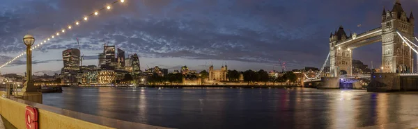 Niebieska godzina Panorama Tower Bridge Londyn — Zdjęcie stockowe