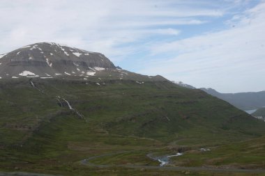İzlanda 'daki tipik dağ manzarası 