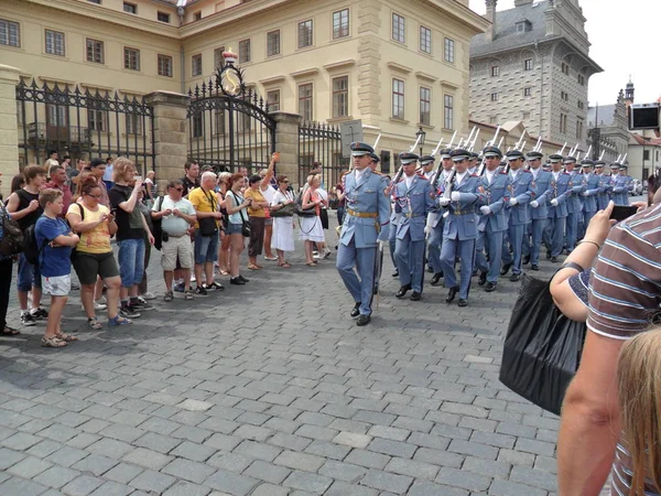 Prag şehrinde onur muhafızı