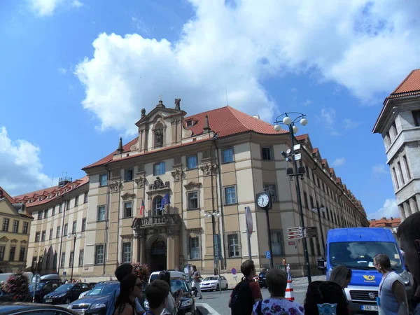 Prag şehrinde yürüyüş