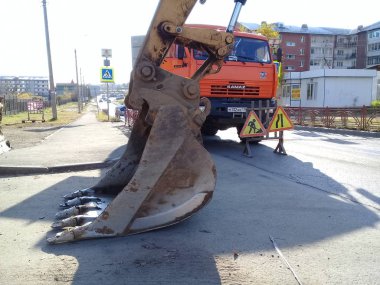 Şehir kazıcısında yol çalışmaları