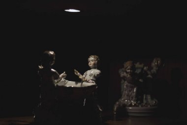 Porselen hediyelik bebek dekorasyonu eski moda.