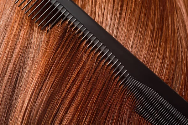 Saçını kapat. Saç fırçası