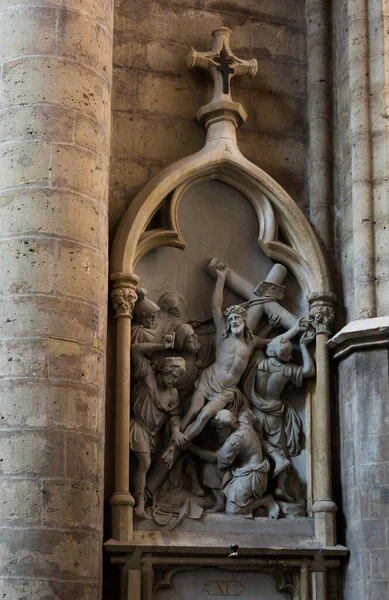 Reliëf sculptuur van Jezus Christus Brussel kerk interieur Stockfoto