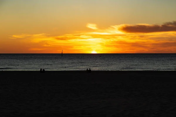 Lindo pôr do sol na praia Henley Adelaide, Austrália. — Fotografia de Stock