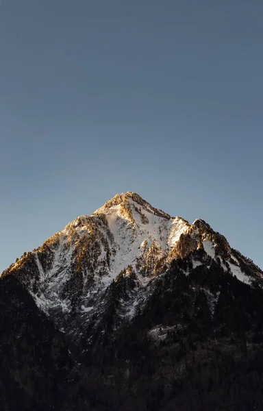 Gros plan d'un sommet de montagne dans le sud de la France — Photo