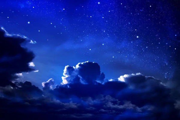 Sötét Felhős Éjszakai Égbolt Csillagok Köd — Stock Fotó