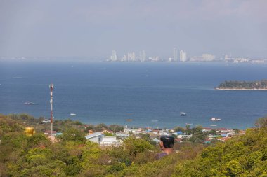 Gözlem güvertesinden Koh Larn Adası Panoraması