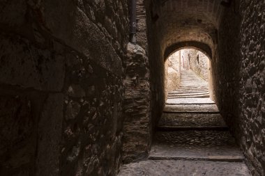 İspanya 'nın en iyi korunmuş mahallelerinden biri olan Girona' nın tarihi merkezi ve Yahudi mahallesi (İspanya).