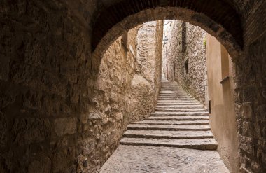İspanya 'nın en iyi korunmuş mahallelerinden biri olan Girona' nın tarihi merkezi ve Yahudi mahallesi (İspanya).