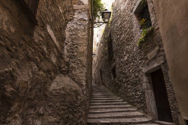 İspanya 'nın en iyi korunmuş mahallelerinden biri olan Girona' nın tarihi merkezi ve Yahudi mahallesi (İspanya).