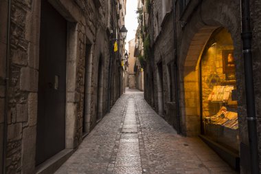 İspanya 'nın en iyi korunmuş mahallelerinden biri olan Girona' nın tarihi merkezi ve Yahudi mahallesi (İspanya).