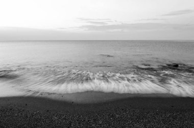 Cantarrijan plajında günün ilk saatleri, Granada Costa del Sol ve Costa Tropikal en iyi çıplaklar plajı