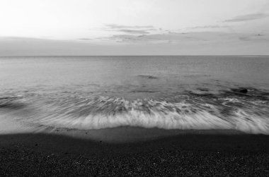 Cantarrijan plajında günün ilk saatleri, Granada Costa del Sol ve Costa Tropikal en iyi çıplaklar plajı