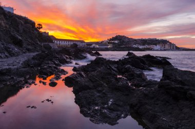 La Caleta de Salobrea 'da müthiş bir gün doğumu, Costa Tropical de Granada (İspanya)