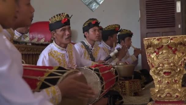 Bali Indonézia 2018 Balinese Csoport Játszik Hagyományos Zene Egy Helyi — Stock videók