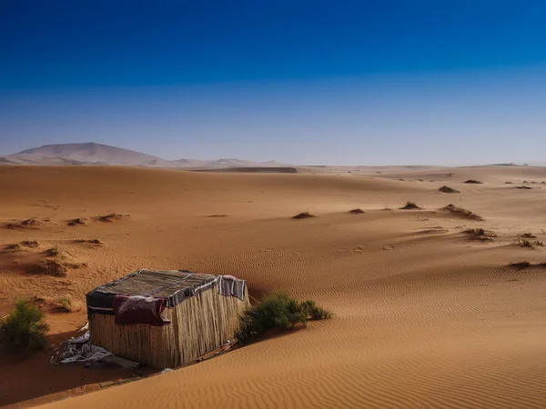 Kumulları ile Sahra çölü Fas Merzouga