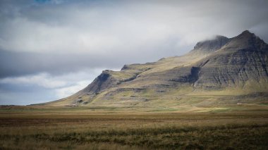 güzel manzara ile lceland dağ manzarası