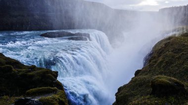 İzlanda Şelale Gullfoss bir kanyon düşen