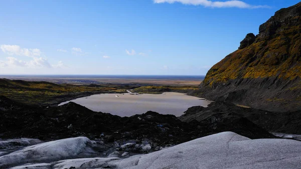 Eismeer neben den Bergen — Stockfoto