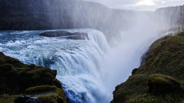 İzlanda Şelale Gullfoss bir kanyon düşen