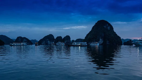 Vietnam Halong Bay tekne turu