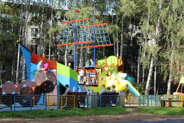 Zona Juegos Columpio Niños Jugar — Foto de Stock