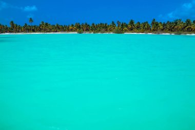 Lagün turkuaz su ile