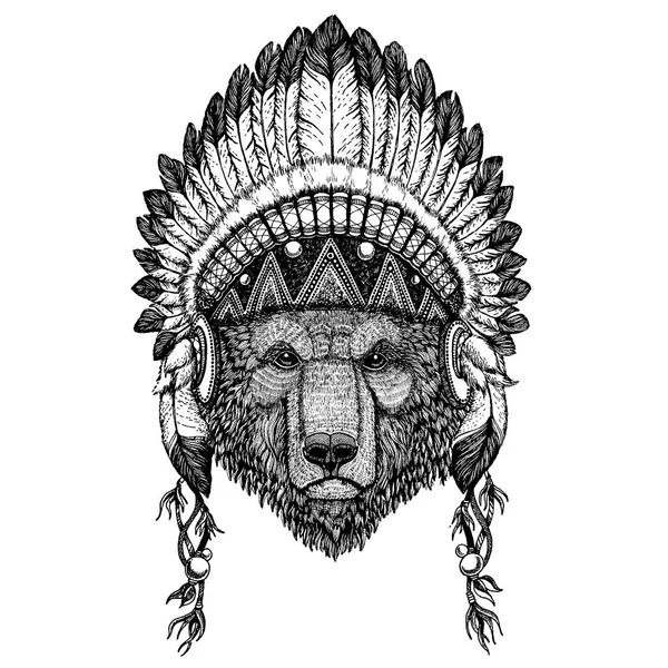 Urso marrom Animal selvagem usando cobertura para a cabeça inidan com penas. Ilustração de estilo chique Boho para tatuagem, emblema, crachá, logotipo, remendo. Roupas infantis —  Vetores de Stock