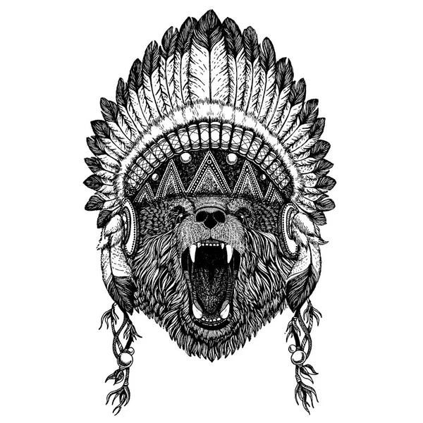 Oso Animal salvaje con tocado inidan con plumas. Ilustración de estilo boho chic para tatuaje, emblema, insignia, logotipo, parche. Ropa de niños — Vector de stock