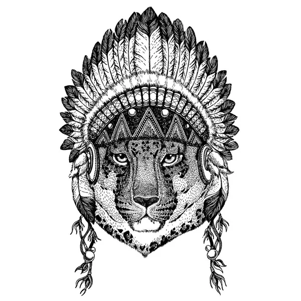 Leopardo. Animal selvagem usando cobertura para a cabeça de inidan com penas. Ilustração de estilo chique Boho para tatuagem, emblema, crachá, logotipo, remendo. Roupas infantis —  Vetores de Stock