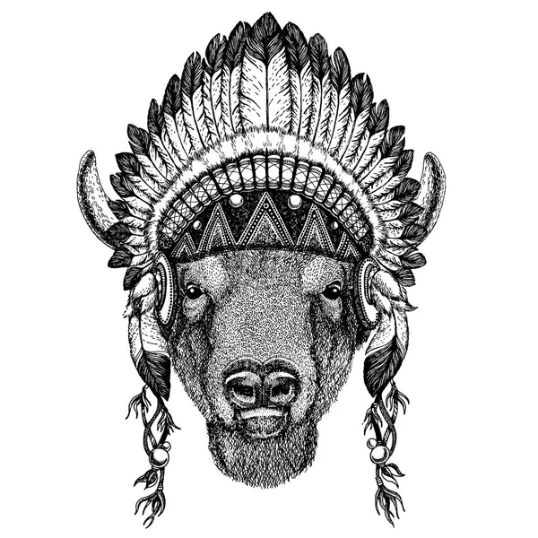 Bisons, Ochsen, Büffel. Zoo. Wildtier mit inidan-Kopfbedeckung und Federn. Boho Chic Stil Illustration für Tätowierung, Emblem, Abzeichen, Logo, Aufnäher. Kinderbekleidung — Stockvektor