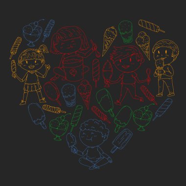 Küçük çocuklar dondurma yemek. Tatlı çilek şeker çocuklar için. Lezzetli vanilya, portakal, kivi tatlı.