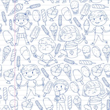 Küçük çocuklar dondurma yemek. Tatlı çilek şeker çocuklar için. Lezzetli vanilya, portakal, kivi tatlı.