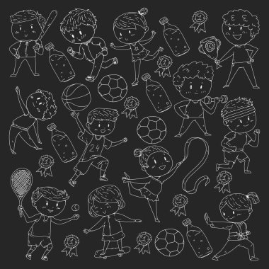 Çocuk yarışmaları spor. Genç atheles oynarken futbol, futbol, beyzbol, basketbol. Çalışan kız ve erkek. Rhythic jimnastik, artistik patinaj görüntüleri.