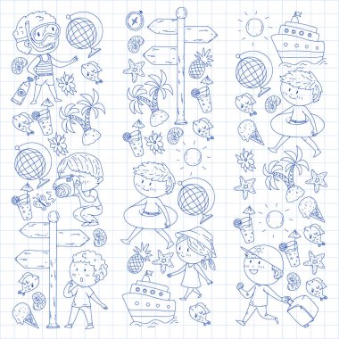 Mutlu çocuklar oynarken deniz kıyısı, plaj, deniz, okyanus. Çocuklar tatil ve seyahat. Yüzme, doodle simgeler küre, cruise gemisi, kokteyller