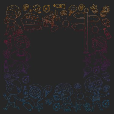 Mutlu çocuklar oynarken deniz kıyısı, plaj, deniz, okyanus. Çocuklar tatil ve seyahat. Yüzme, doodle simgeler küre, cruise gemisi, kokteyller