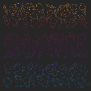 Küçük çocuklar dondurma yemek. Tatlı çilek şeker çocuklar için. Lezzetli vanilya, portakal, kivi tatlı.