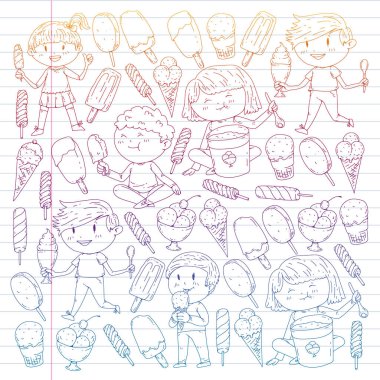 Küçük çocuklar dondurma yemek. Tatlı çilek şeker çocuklar için. Lezzetli vanilya, portakal, kivi tatlı.