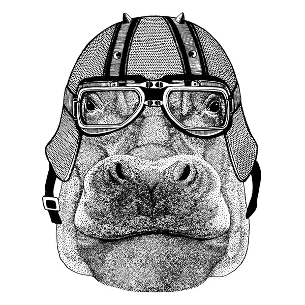 Hippone, Hippopotame, monstre, cheval de rivière, portant une moto, casque aérodynamique. Image dessinée à la main pour tatouage, t-shirt, emblème, insigne, logo, patch . — Image vectorielle