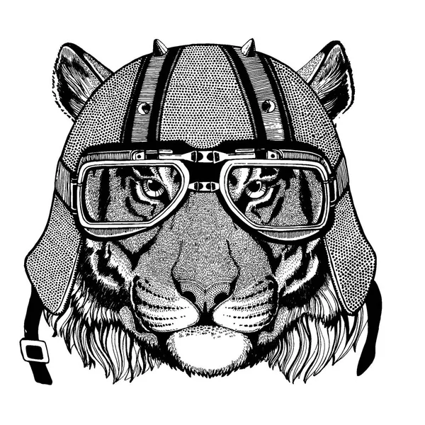 Tigre, gato salvaje con una motocicleta, casco aerodinámico. Imagen dibujada a mano para tatuaje, camiseta, emblema, insignia, logotipo, parche — Archivo Imágenes Vectoriales