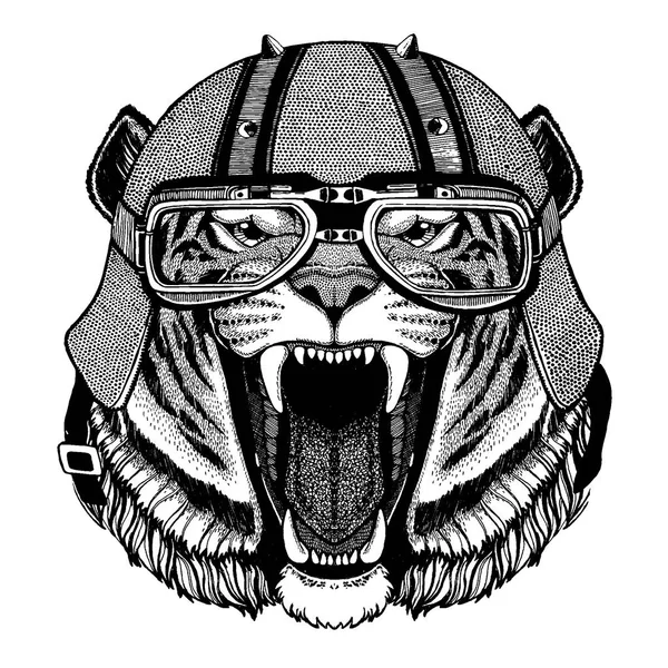 Tigre, gato selvagem usando uma motocicleta, capacete aero. Imagem desenhada à mão para tatuagem, t-shirt, emblema, emblema, logotipo, patch — Vetor de Stock