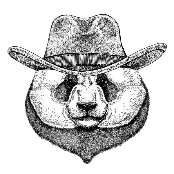 Panda, oso de bambú con sombrero de vaquero. Animal salvaje del oeste. Imagen dibujada a mano para tatuaje, emblema, insignia, logotipo, parche, camiseta — Archivo Imágenes Vectoriales