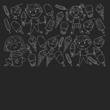 Küçük çocuklar dondurmayı yiyor. Yaz tatili. Tatlı meyve çöl.