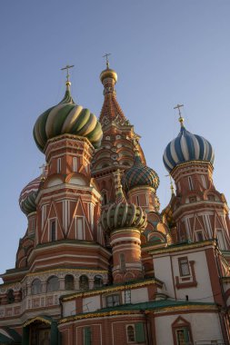 Moskova, Rusya yaz günü. Moskova'da Kızıl Meydan'da Aziz Basil Katedrali'nin görünümü.