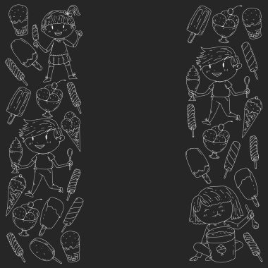 Küçük çocuklar dondurmayı yiyor. Yaz tatili. Tatlı meyve çöl.