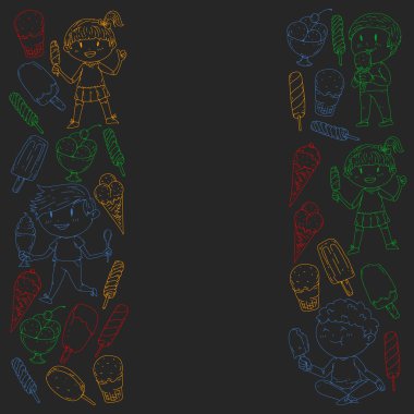 Küçük çocuklar dondurmayı yiyor. Yaz tatili. Tatlı meyve çöl.