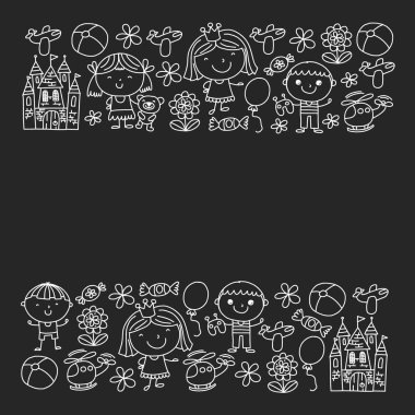 Sevimli küçük çocuklar oynar. Anaokulu, eğitim, spor. Desenler, afişler, posterler için çocuk ve oyuncaklar Simgeleri.